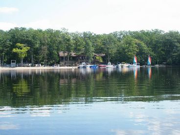 Lake Club & Boulder View Tavern 