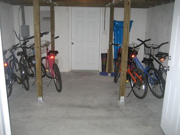 6 bikes provided free for our guests along with bike locks, 3 coolers, beach umbrella