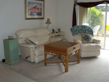 Living Room - Tastefully decorated with Floridian furnishings.