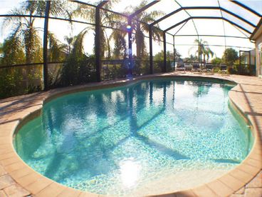 DIRECT GULF  ACCESS Luxury 4 bedroom+1 Den, 3 bath pool/SPA Home,S.SW Cape Coral