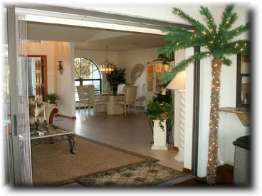 Open the many sliders/doors of this spacious tropical villa and let the tropical breezes flow through this lovely villa.