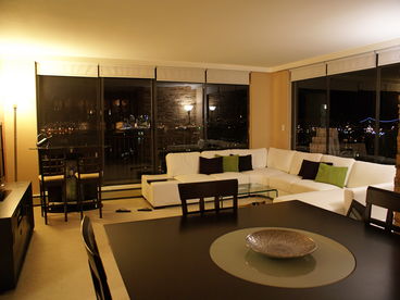 Living and dinning room area  is very spacious !!