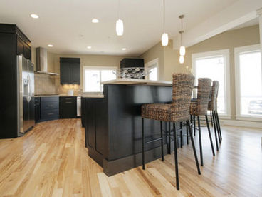 Kitchen with top-of-the-line appliances - a chefs dream!