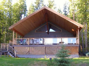 Cariboo Lakefront Retreat