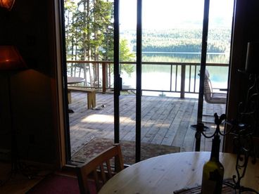 Cariboo Lakefront Retreat