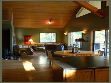 Cariboo Lakefront Retreat