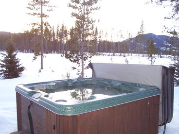 Outdoor Private Hot Tub (stamped Concrete Patio and Fire Pit Nearby)