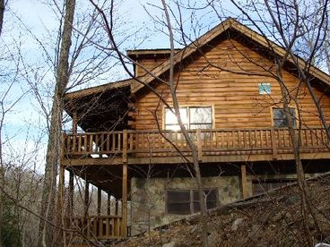 All rooms except upper area loft open onto covered decks.