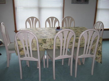 Dining Area with seating for 8