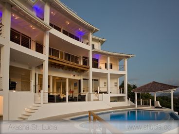 The infinity pool with extensive terracing. Great for those sunsets. 