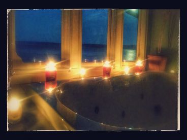 Moonlit waters, and candlelit ambiance in the master suite jetted spa for 2.  Panoramic days views are amazing too.