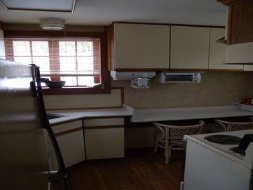 FULLY EQUIPPED KITCHEN W/ WASHER & DRYER