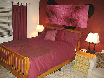 Master Bedroom - Queen Bed