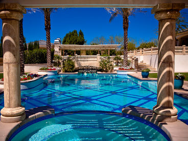 Gigantic Pool, SPA and Grotto