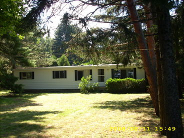 The White House, an 1100 sq. ft. Private 3 br. Lakefront Ranch