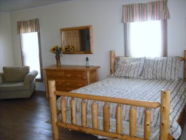 1 Queen size bed with attached master bathroom