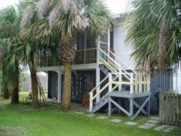 50% OFF and 3rd night FREE Cottage, pets ok, Wifi, Beachside of Street 