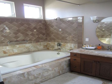 Dual Masters, Tons of Amenities  5 Min to Rose Bowl