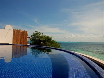 Your private infinity pool!