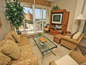 Living room in Regatta #701