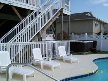 Pool Area w/ Jacuzzi