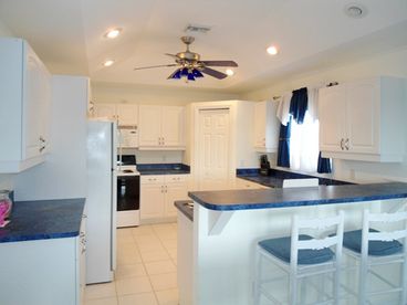 Fully Equipped Kitchen with Counter Bar