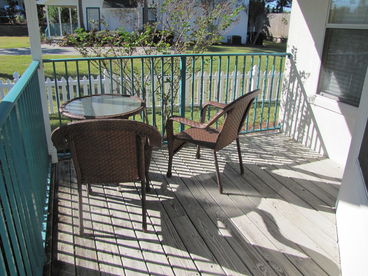 Covered front porch!