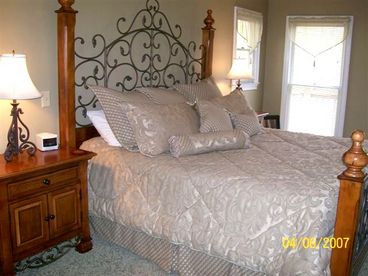 Deck Access, full bath, well appointed, TV with cable