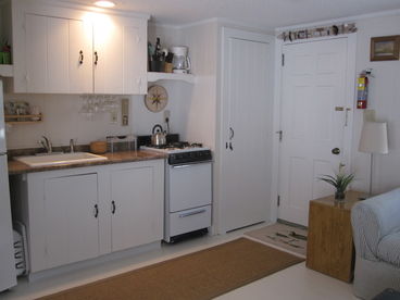 Fully equipped mini kitchen
