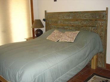 1st Bedroom - Queen Bed