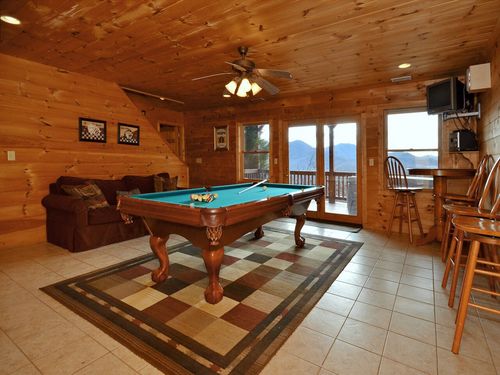 Cloud 10 Mountaintop Guesthouse  � Location, Location, Location! You come here f