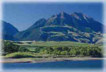 Yellowstone Vacation Cabin on the River--Lookout North--HOT TUB--WIFI