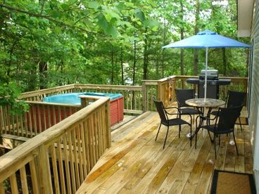 Story Book Cottage is nested at the edge of an 11 acre woodlands with trails. Back deck with 6 person Hot Tub, Gas Grill & Dining Area.
