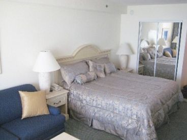 King Bed and Full Sofa Bed - Sleeps 4
