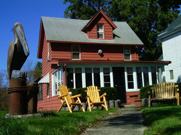 Historic Niagara River Cottage - Large 2600 Sq Ft Home on the Niagara RIver