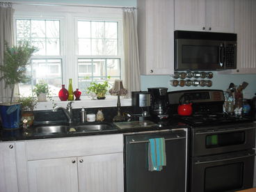 Beautiful kitchen with great Jenn-Air appliances including a double oven!