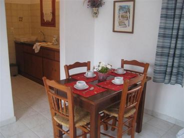 The dining area for four people.