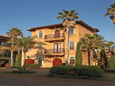 Vacation in luxurious A Tuscan Villa, a Destin area vacation rental in beautiful St. Tropez by the Sea. 