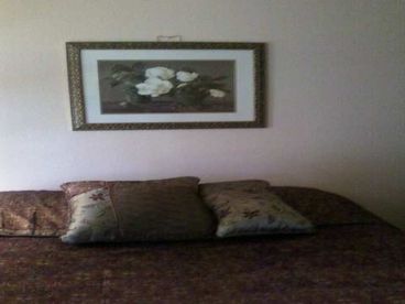 Second Bedroom Full Bed All Linens provided next to Hall Bathroom Shower/Tub Combo