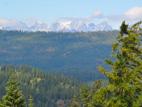 Big Views of the Stuart Mt. Range