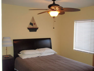 Master Bedroom - Queen Bed