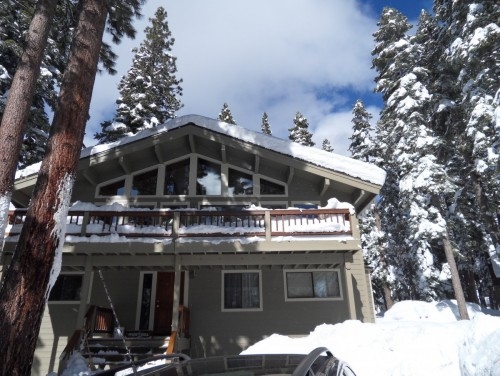 Tahoe Tree Top / Carnelian Bay Family House