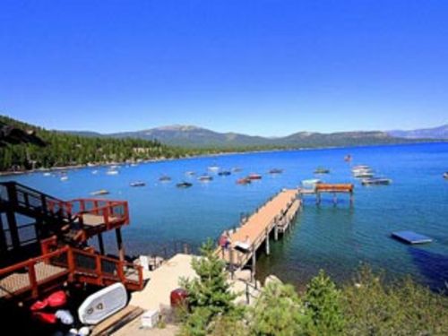 Tahoe Tree Top / Carnelian Bay Family House