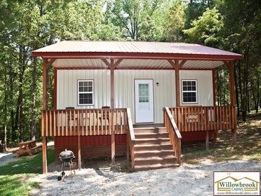 The Hiker Cabin - Large 2 bedroom cabin - Sleep up to 6 people.