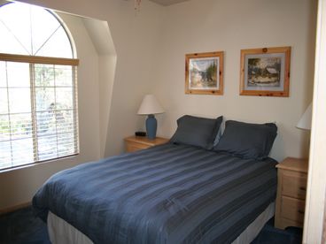 2nd Bedroom with Queen bed