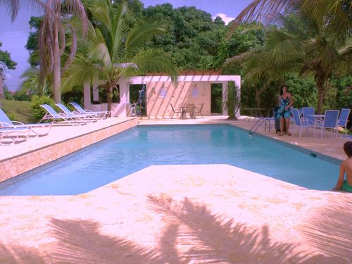 Swimming Pool with gazebo and two bathrooms