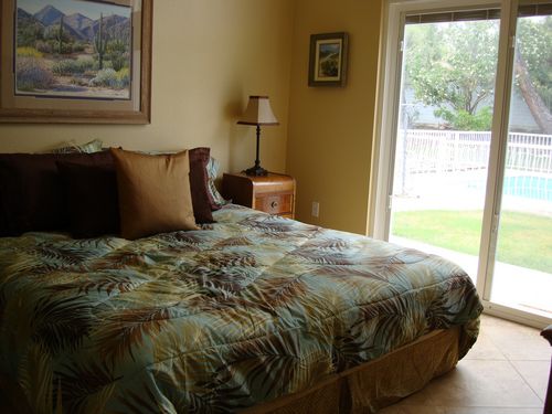 Wake up in a king sized bed with a pool / garden view