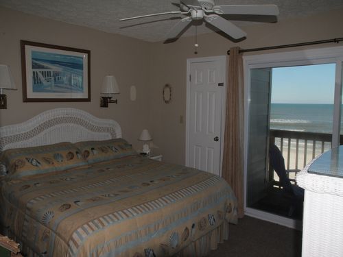 King master with private bath and fabulous gulf-front deck.  Amazing views and sunsets!