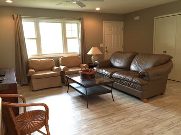 Nice and open floor plan with a comfortable beachy theme!  Ceiling fan, large TV and dimmable lights.