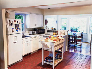 5 Bedroom East Hamptons Year round & Summer 2013 Vacation Rental with Pool